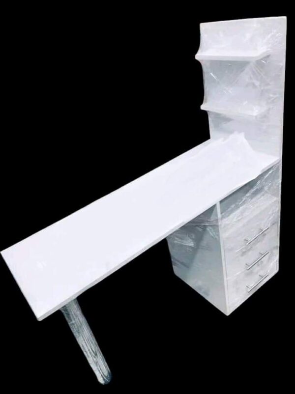 TABLE   UNE POSITION MANUCURE BLANC