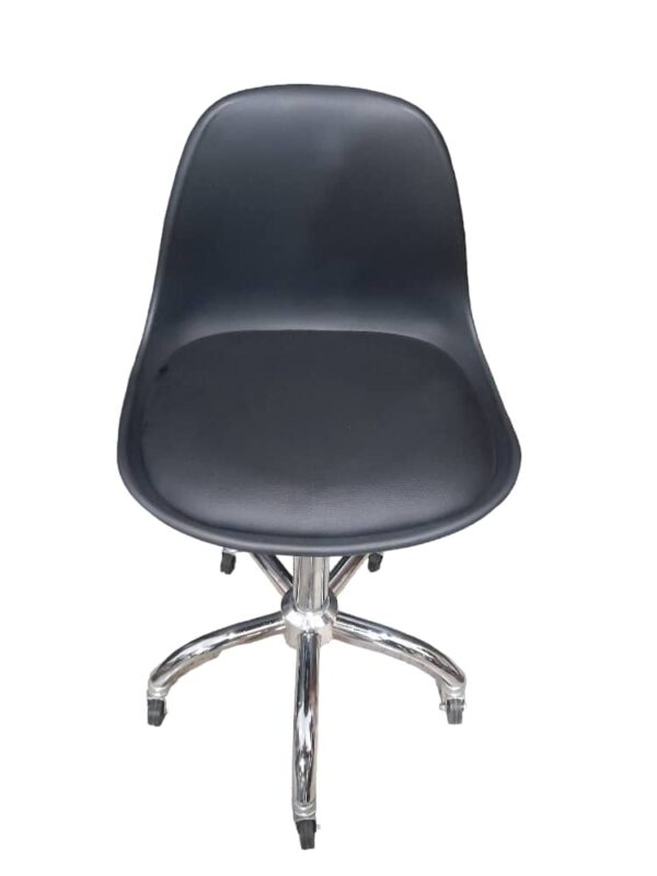 CHAISE  SUR ROULETTE PLASTIQUE NOIR