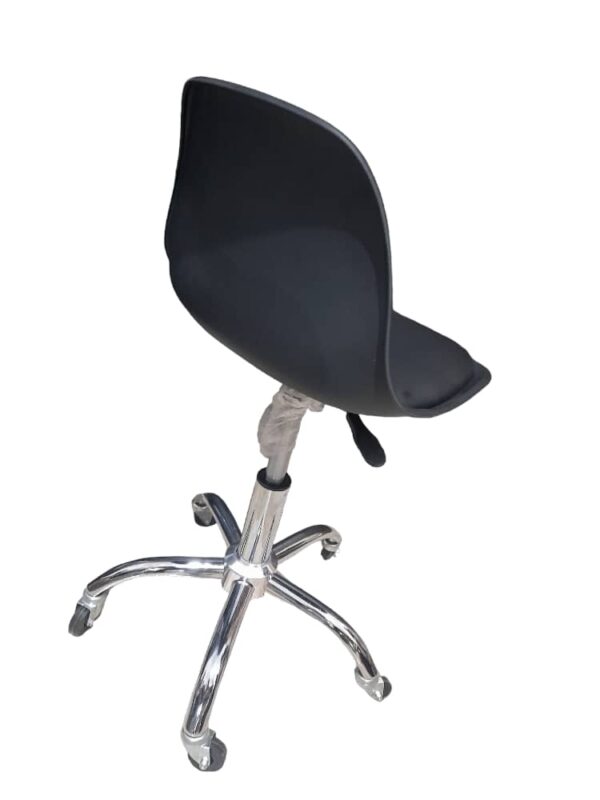 CHAISE  SUR ROULETTE PLASTIQUE NOIR – Image 2